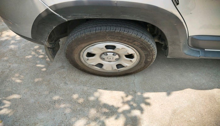 2014 Renault Duster RXL PETROL, Petrol, Manual, 70,453 km, tyre
