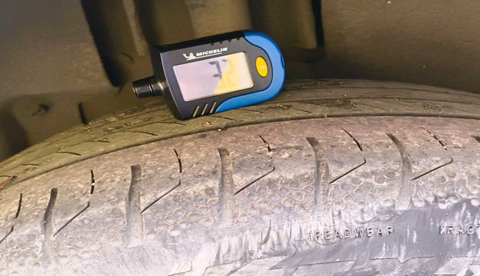 2019 Nissan Kicks XV DIESEL, Diesel, Manual, 1,40,580 km, tyre