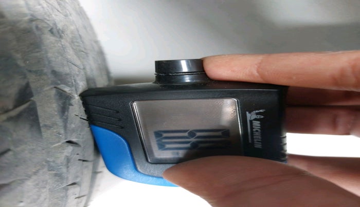 2017 Maruti Dzire ZXI, Petrol, Manual, 31,313 km, tyre