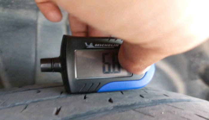 2017 Maruti Dzire ZXI, Petrol, Manual, 31,313 km, tyre