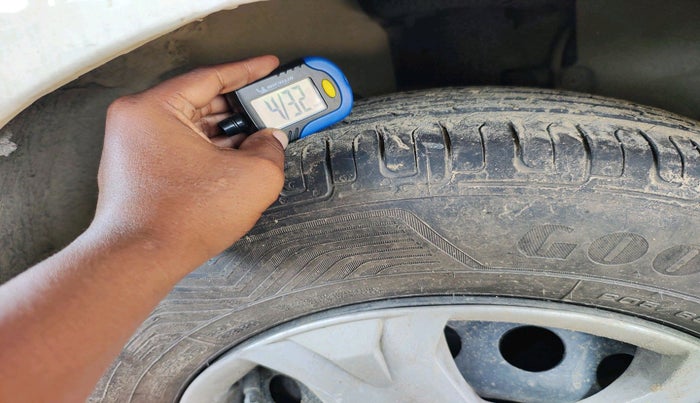 2015 Ford Ecosport TREND+ 1.5L DIESEL, Diesel, Manual, 1,12,122 km, tyre