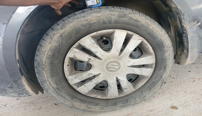 2017 Maruti Swift VDI, Diesel, Manual, 1,00,000 km, tyre
