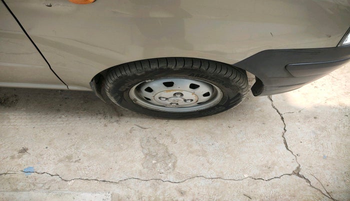 2010 Hyundai Santro Xing GL, Petrol, Manual, 20,935 km, tyre