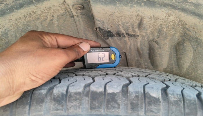 2020 Mahindra TUV300 T10, Diesel, Manual, 92,500 km, tyre