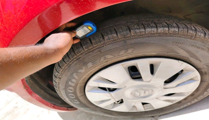 2012 Maruti Swift VXI, Petrol, Manual, 1,03,049 km, tyre