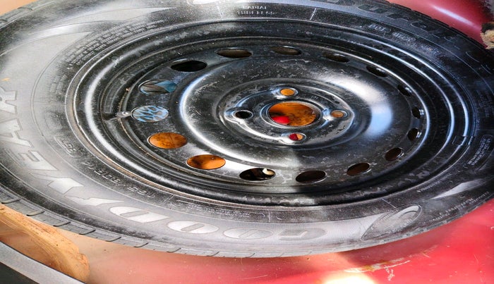 2012 Maruti Swift VXI, Petrol, Manual, 1,03,049 km, tyre