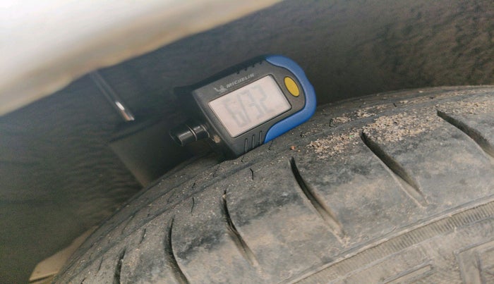 2013 Honda Amaze 1.5L I-DTEC S, Diesel, Manual, 1,51,065 km, tyre