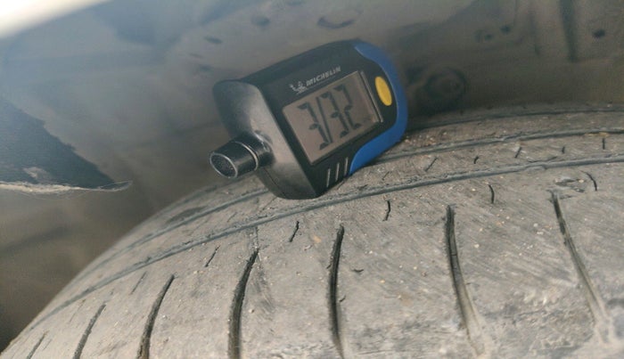 2013 Honda Amaze 1.5L I-DTEC S, Diesel, Manual, 1,51,065 km, tyre