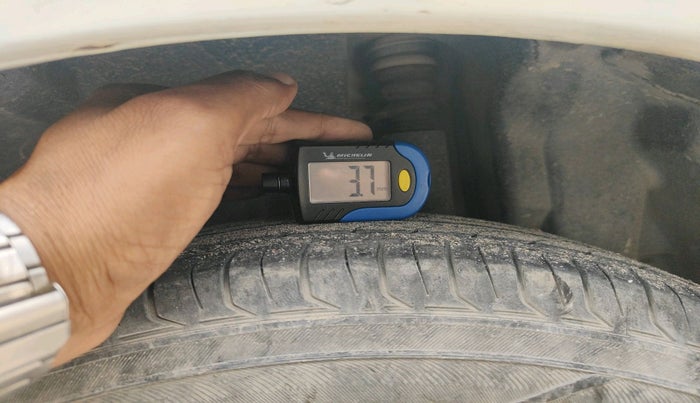 2012 Maruti Swift VDI, Diesel, Manual, 80,159 km, tyre