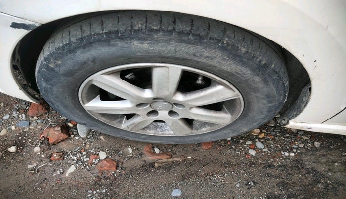 2011 Volkswagen Vento HIGHLINE DIESEL 1.6, Diesel, Manual, 1,19,547 km, tyre