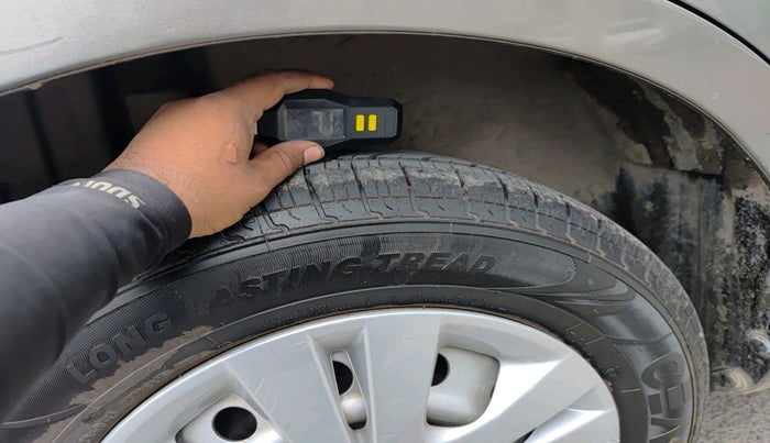 2015 Maruti Swift Dzire LXI (O), Petrol, Manual, 43,605 km, tyre