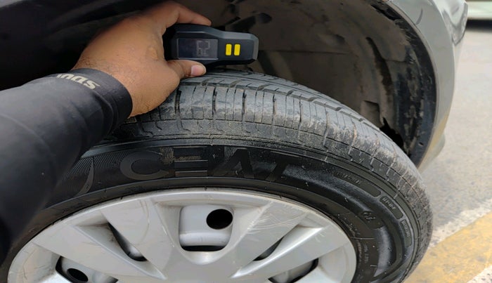 2015 Maruti Swift Dzire LXI (O), Petrol, Manual, 43,605 km, tyre