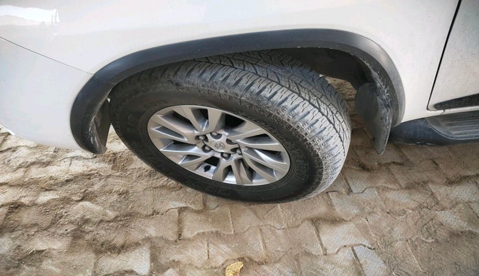 2017 Toyota Fortuner 2.8 4X2 AT, Diesel, Automatic, 1,05,087 km, tyre