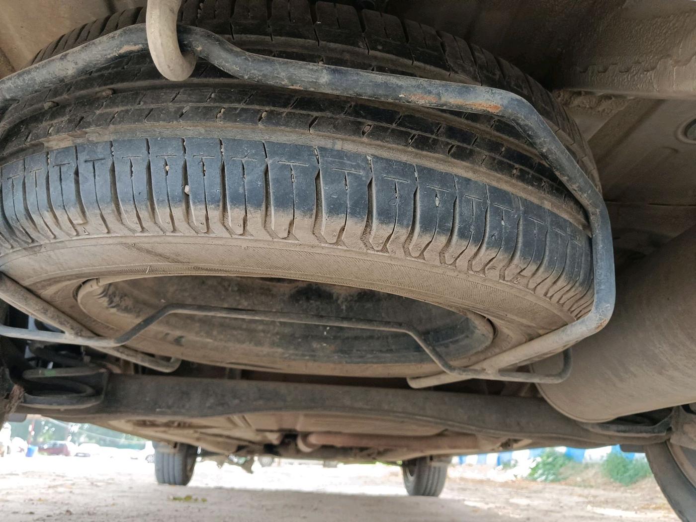 2022 Maruti Ertiga VXI CNG, Petrol, Manual, 83,808 km, tyre