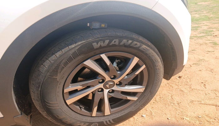2022 Mahindra XUV700 AX 5 D MT 7 STR, Diesel, Manual, 18,968 km, tyre