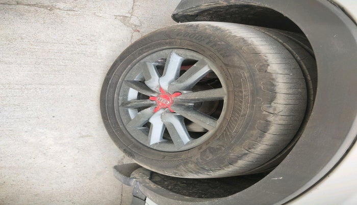 2012 Audi Q3 2.0 TDI QUATTRO, Diesel, Automatic, 1,30,500 km, tyre