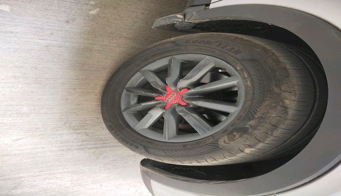 2012 Audi Q3 2.0 TDI QUATTRO, Diesel, Automatic, 1,30,500 km, tyre