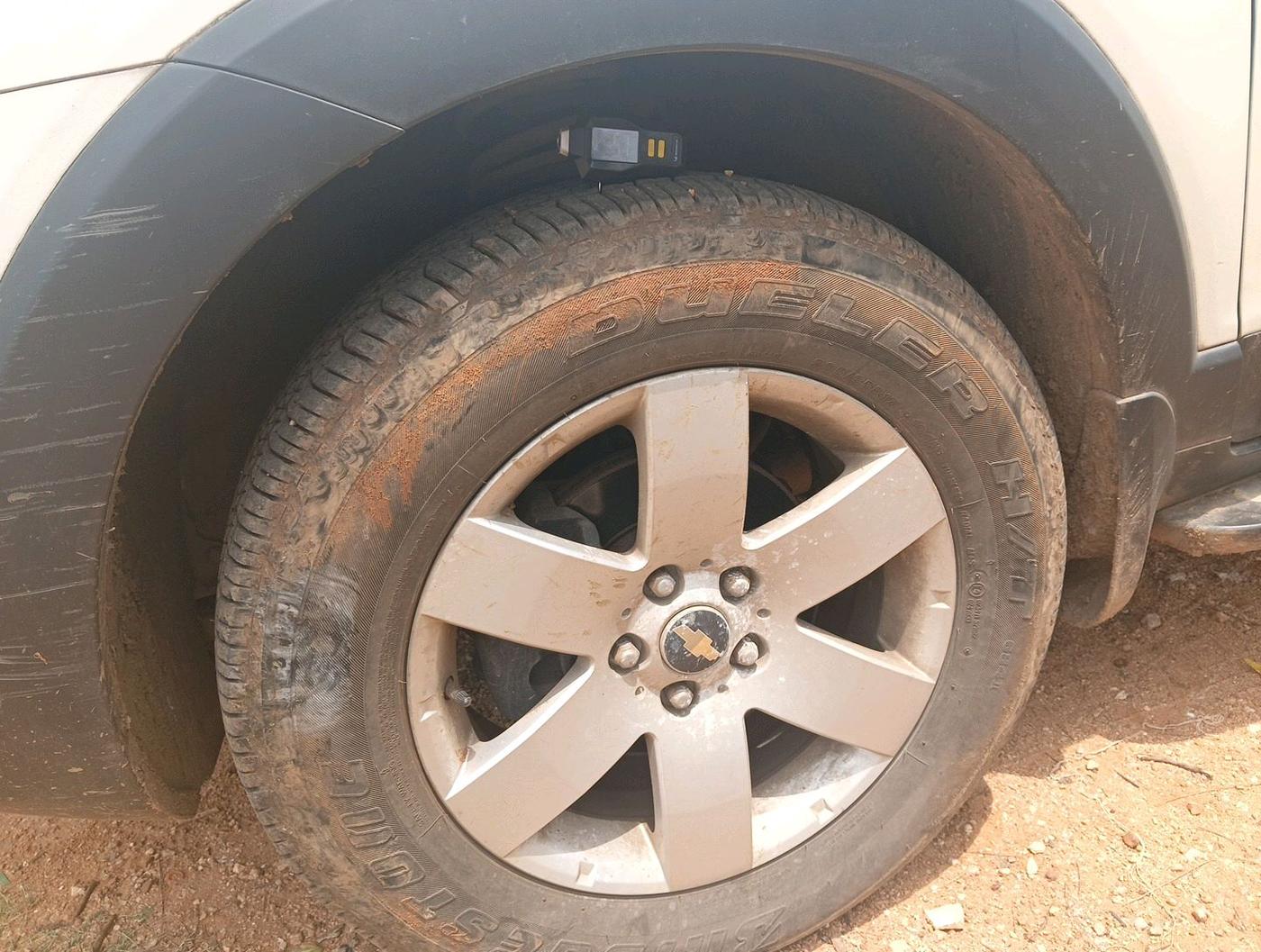 2011 Chevrolet Captiva XTREME, Diesel, Manual, 1,10,700 km, tyre