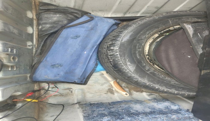 2011 Toyota Etios G, Petrol, Manual, 1,01,063 km, tyre