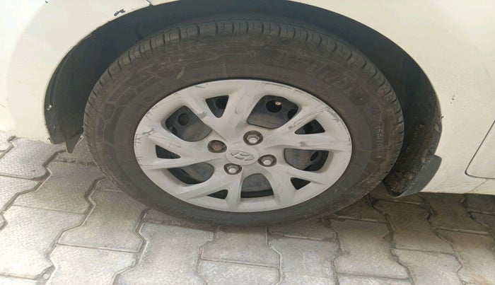 2018 Hyundai Grand i10 MAGNA 1.2 KAPPA VTVT, Petrol, Manual, 1,74,726 km, tyre