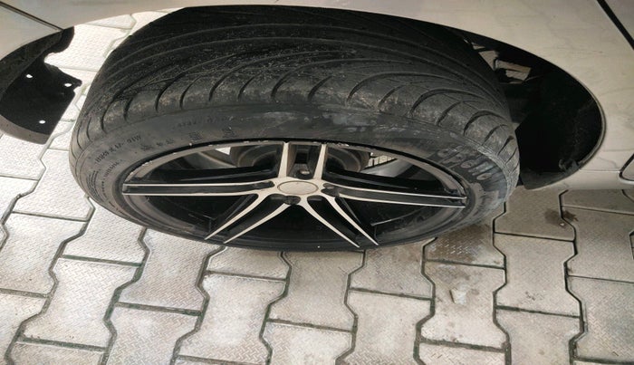 2017 Maruti Baleno ZETA DIESEL 1.3, Diesel, Manual, 1,25,674 km, tyre