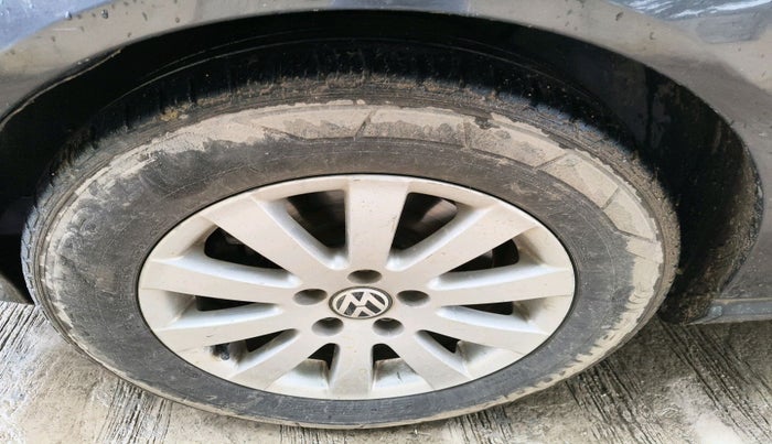 2010 Volkswagen Passat 1.8L TSI, Petrol, Manual, 79,653 km, tyre
