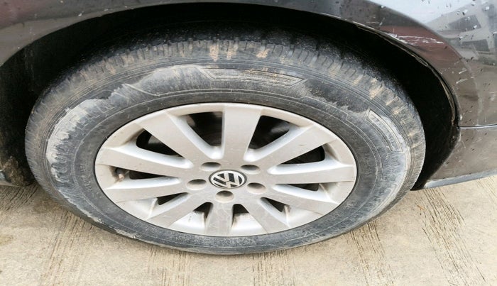2010 Volkswagen Passat 1.8L TSI, Petrol, Manual, 79,653 km, tyre