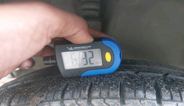 2012 Honda Brio V MT, Petrol, Manual, 78,766 km, tyre