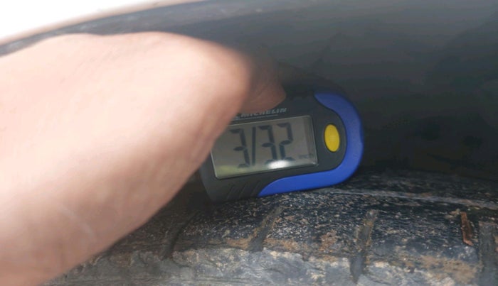 2012 Honda Brio V MT, Petrol, Manual, 78,766 km, tyre