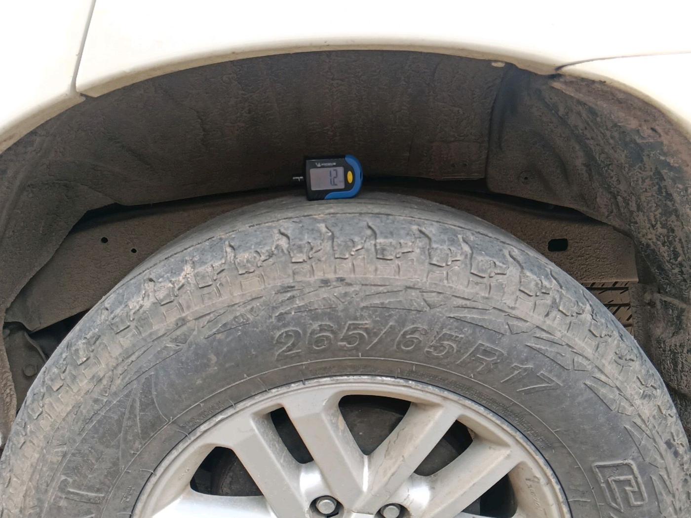 2014 Toyota Fortuner 3.0 4X2 AT, Diesel, Automatic, 2,15,035 km, tyre