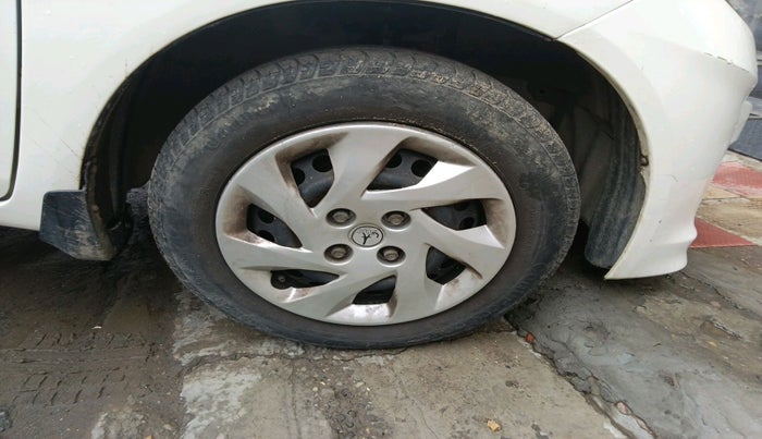 2014 Honda Amaze 1.5L I-DTEC S, Diesel, Manual, 1,98,846 km, tyre