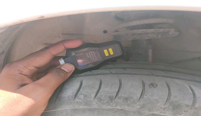 2015 Maruti Swift Dzire VDI ABS, Diesel, Manual, 1,80,037 km, tyre