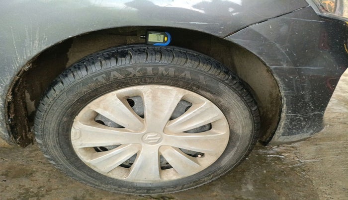 2017 Maruti Ertiga VXI, Petrol, Manual, 64,102 km, tyre