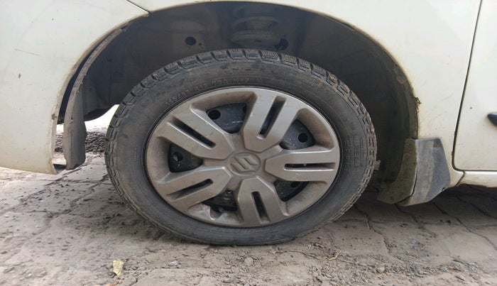 2016 Maruti Wagon R 1.0 LXI CNG, Petrol, Manual, 1,03,726 km, tyre