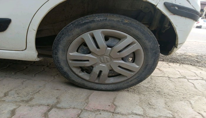 2016 Maruti Wagon R 1.0 LXI CNG, Petrol, Manual, 1,03,726 km, tyre