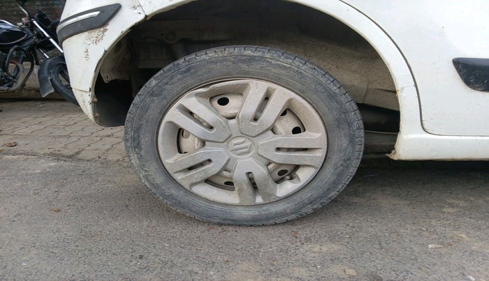 2016 Maruti Wagon R 1.0 LXI CNG, Petrol, Manual, 1,03,726 km, tyre