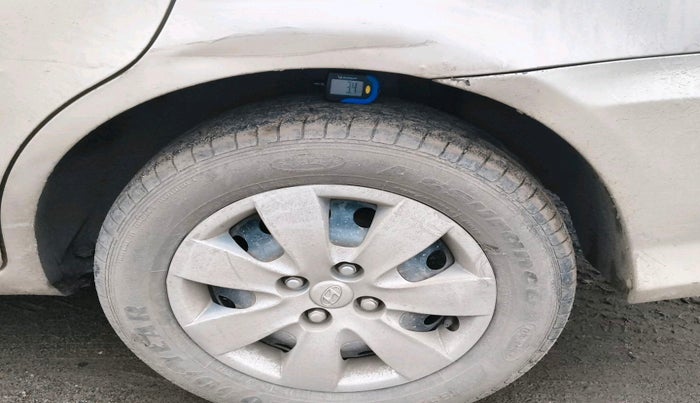 2010 Hyundai Verna TRANSFORM 1.5 CRDI, Diesel, Manual, 1,18,778 km, tyre