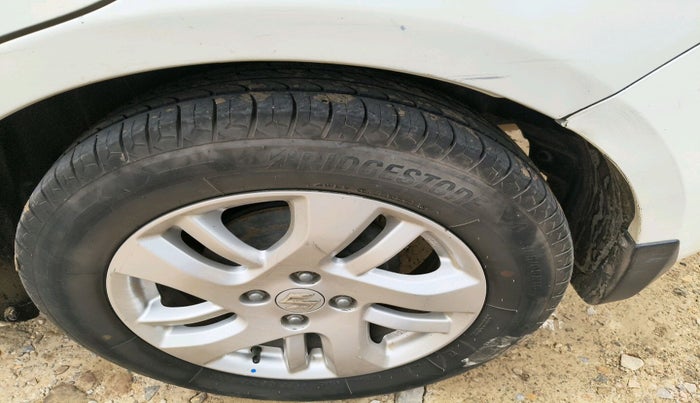 2015 Maruti Swift Dzire ZXI, Petrol, Manual, 1,47,784 km, tyre