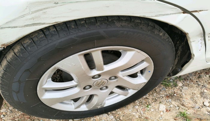2015 Maruti Swift Dzire ZXI, Petrol, Manual, 1,47,784 km, tyre