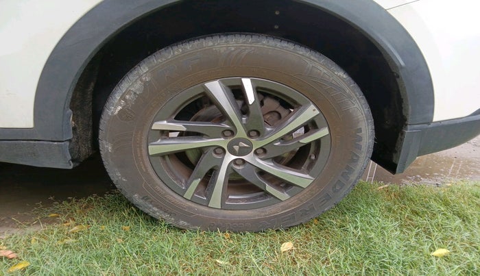 2022 Mahindra XUV700 AX 5 P MT 5 STR, Petrol, Manual, 46,409 km, tyre