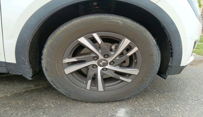 2022 Mahindra XUV700 AX 5 P MT 5 STR, Petrol, Manual, 46,409 km, tyre