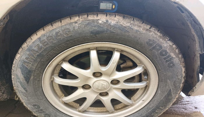 2014 Maruti Swift Dzire VXI, Petrol, Manual, 1,18,593 km, tyre