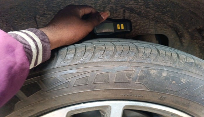 2024 Mahindra XUV 3XO AX5 1.2 L TCMPFI AT, Petrol, Automatic, 2,808 km, tyre