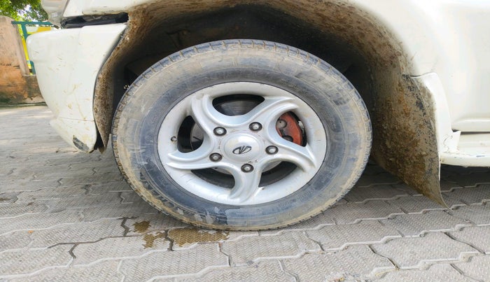 2013 Mahindra Scorpio VLX 2WD, Diesel, Manual, 1,83,275 km, tyre