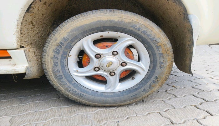 2013 Mahindra Scorpio VLX 2WD, Diesel, Manual, 1,83,275 km, tyre