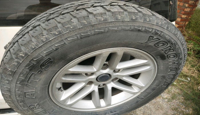 2010 Ford Endeavour 2.5L 4X2 AT, Diesel, Automatic, 1,50,203 km, tyre