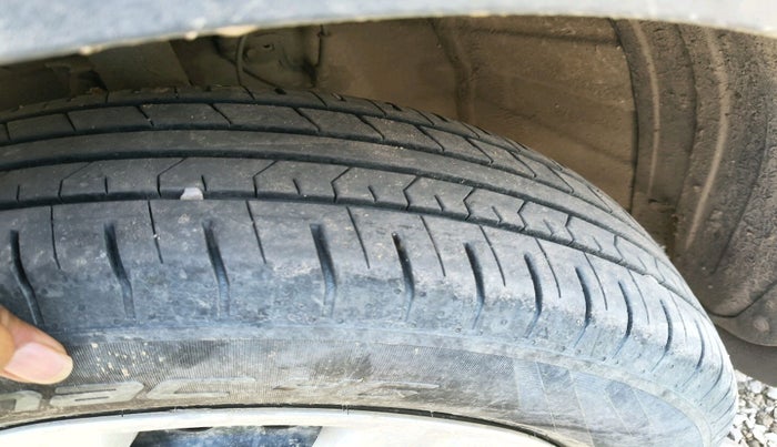 2021 Hyundai VENUE E 1.2, Petrol, Manual, 54,616 km, tyre
