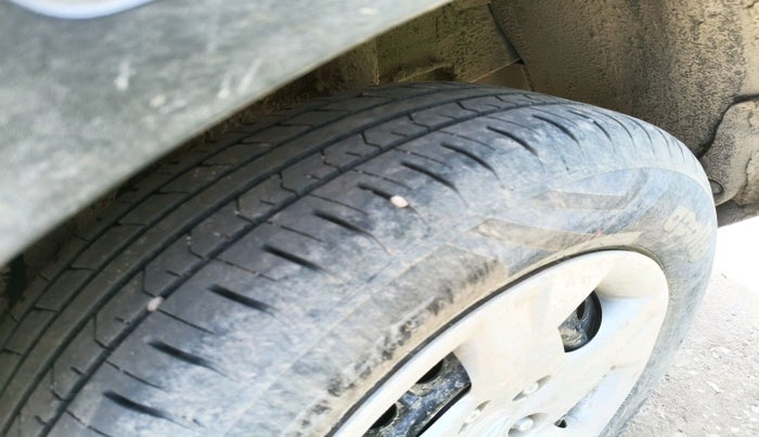 2021 Hyundai VENUE E 1.2, Petrol, Manual, 54,616 km, tyre