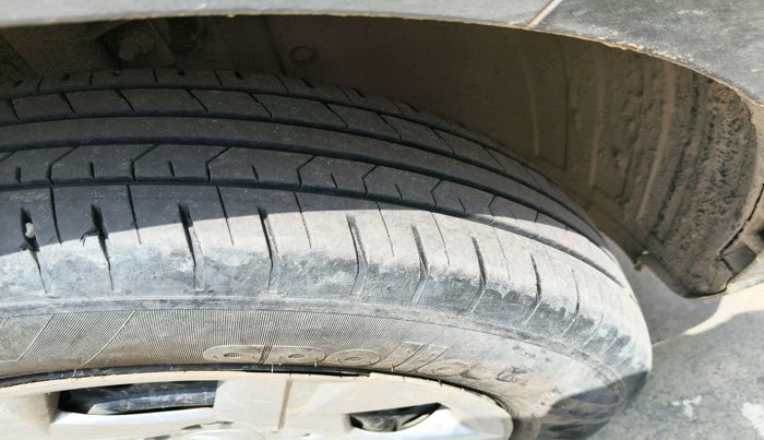 2021 Hyundai VENUE E 1.2, Petrol, Manual, 54,616 km, tyre