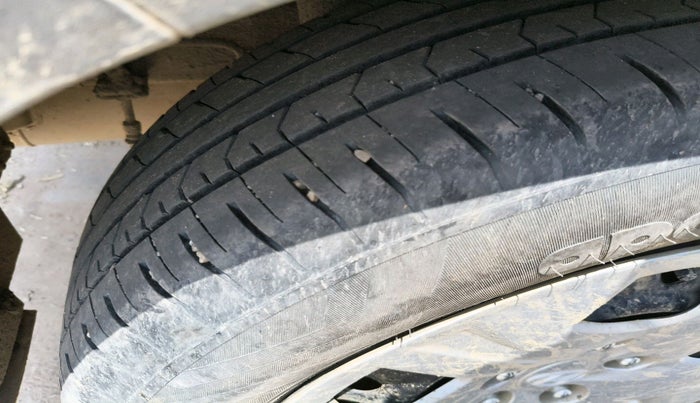 2021 Hyundai VENUE E 1.2, Petrol, Manual, 54,616 km, tyre
